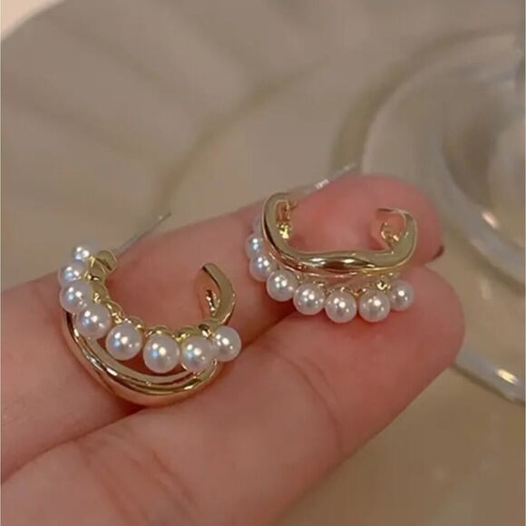 C Shape Faux Pearl Decor Gold Tone Stud Earrings - Picture 4 of 4